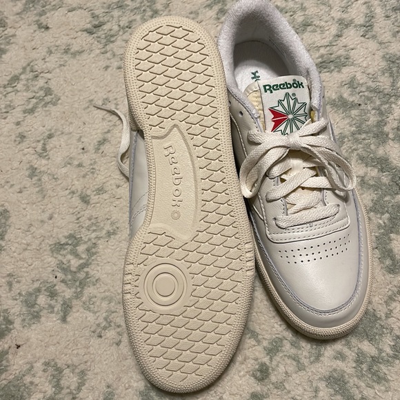 BRAND NEW Reebok Club C Vintage Sneakers - Picture 3 of 4